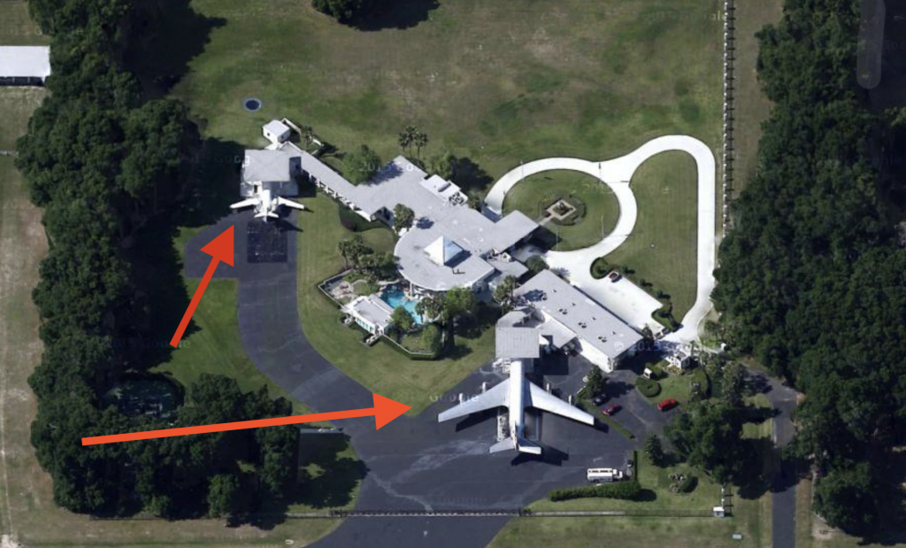 John Travolta's house - two planes