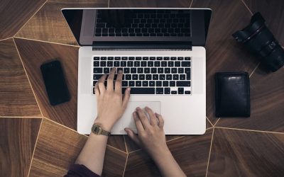 Best Laptops For Travel Blogging (Reviews For 2021)