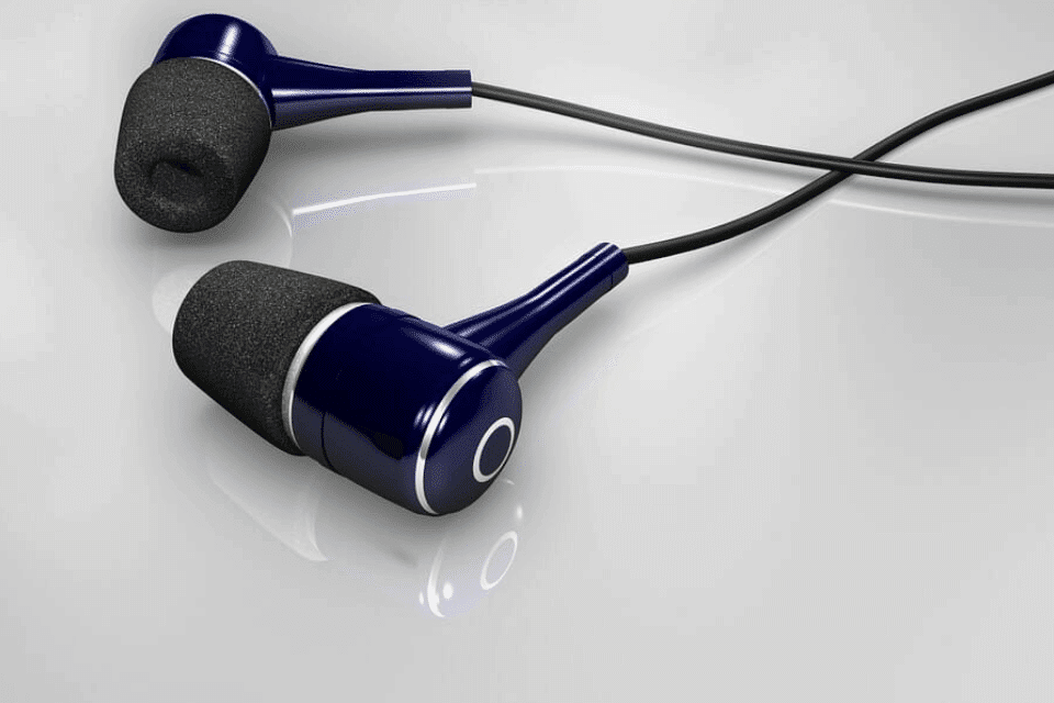 best noise canceling earbuds for flying