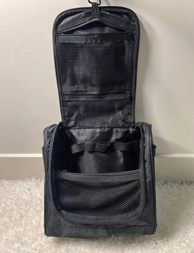 the inside of a samsonite hanging travel bag